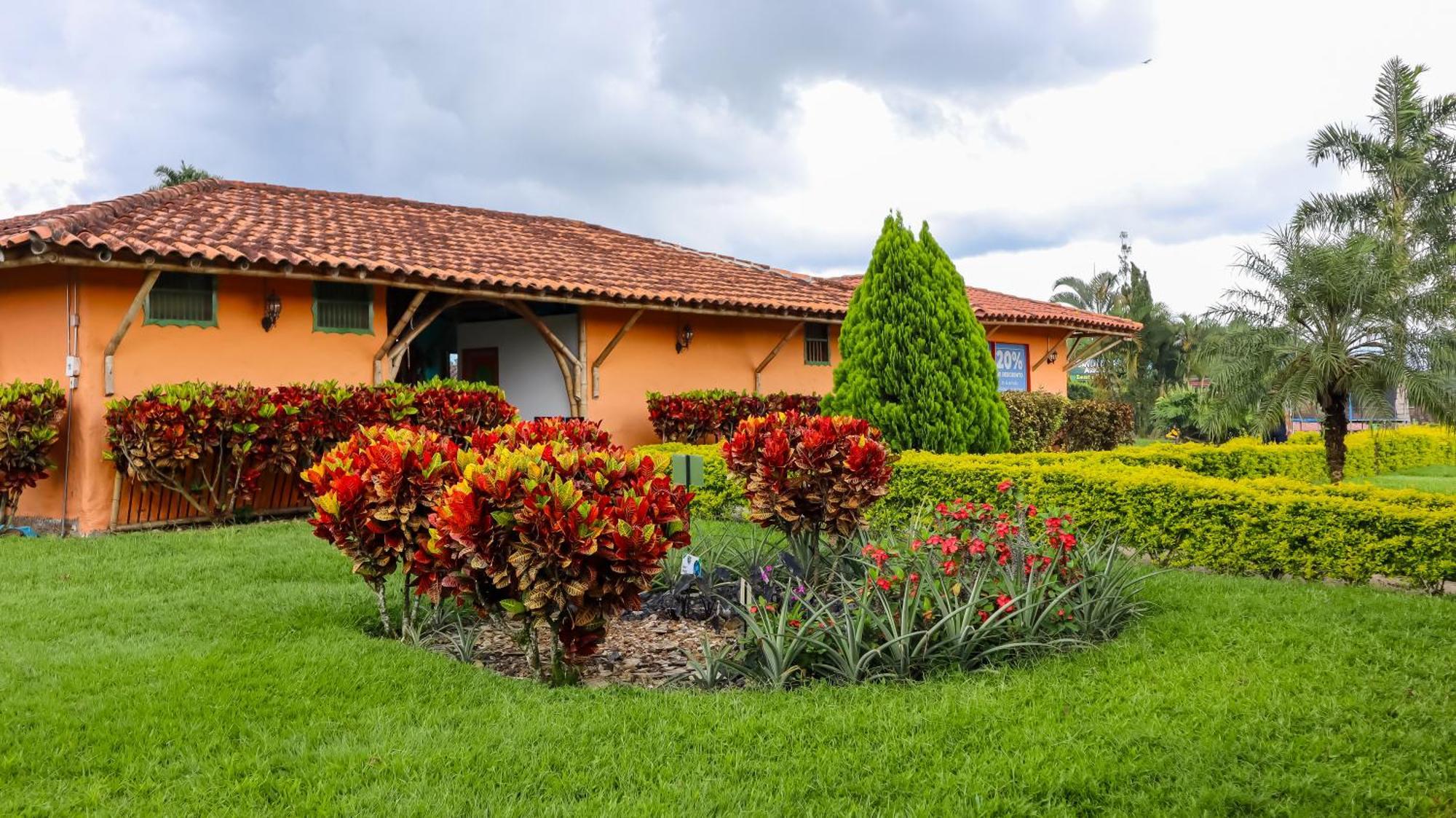 Hotel Parque De Los Arrieros Монтенегро Экстерьер фото